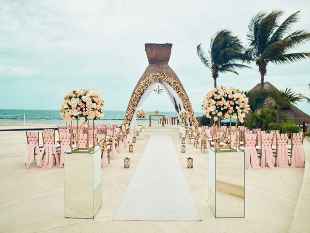 Liz and Roosvel&apos;s Wedding in Cancun, Mexico 36