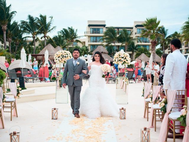 Liz and Roosvel&apos;s Wedding in Cancun, Mexico 43