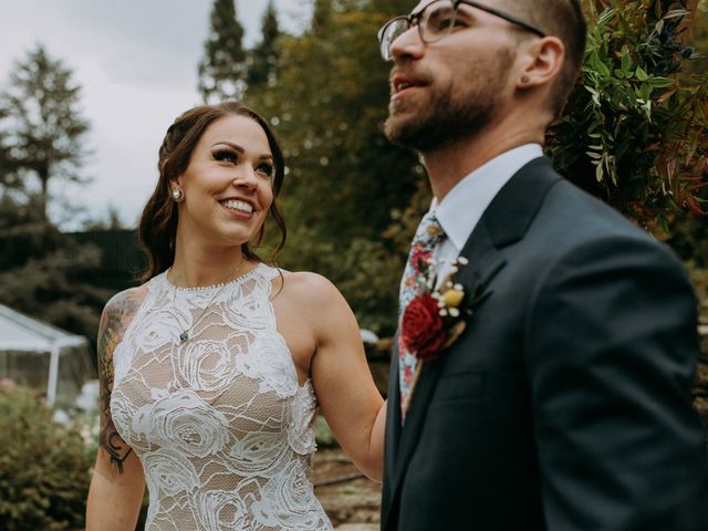 Logan and Jennie&apos;s Wedding in Hood River, Oregon 28