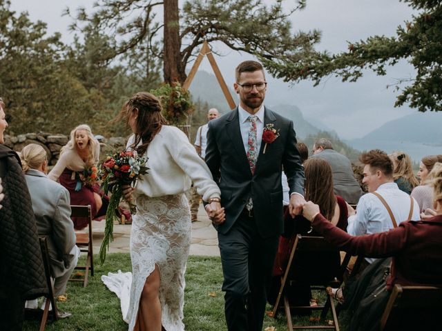 Logan and Jennie&apos;s Wedding in Hood River, Oregon 61
