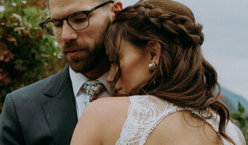 Logan and Jennie's Wedding in Hood River, Oregon