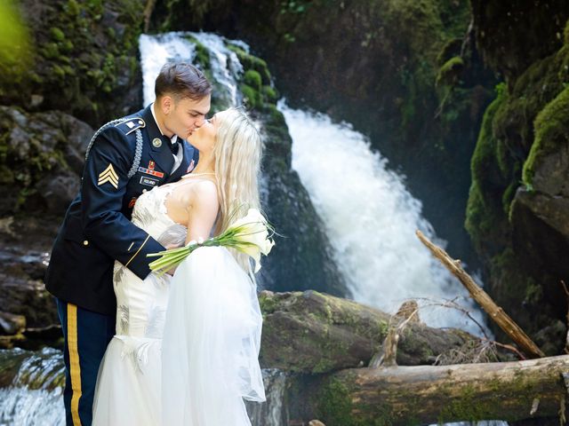 Joseph and Amber&apos;s Wedding in Girdwood, Alaska 1