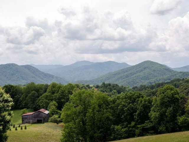 Kevin and Peyton&apos;s Wedding in Asheville, North Carolina 10