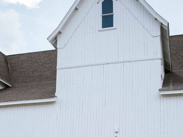 Chadrick and Hillary&apos;s Wedding in Davisburg, Michigan 5