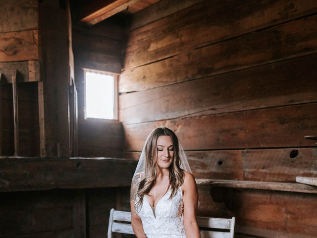 Chadrick and Hillary&apos;s Wedding in Davisburg, Michigan 11