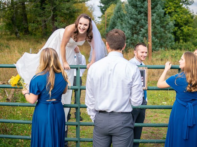 Kyle and Kellie&apos;s Wedding in Washougal, Washington 12