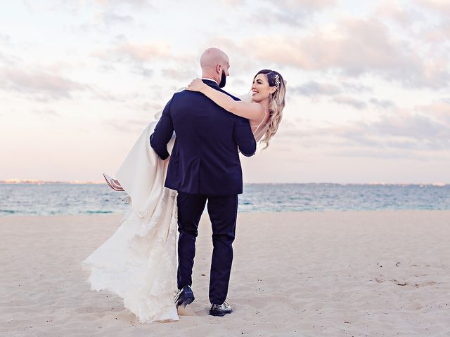 Ryan McCulley and Rachel Holtzman&apos;s Wedding in Cancun, Mexico 42