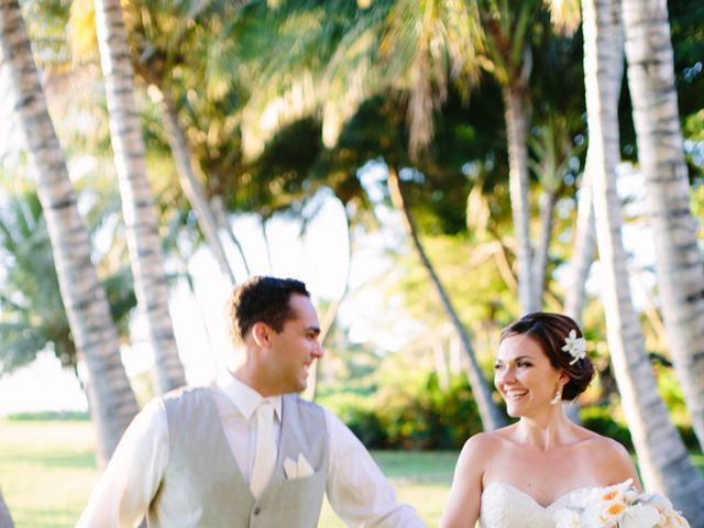 Emily and Justin&apos;s wedding in Hawaii 16