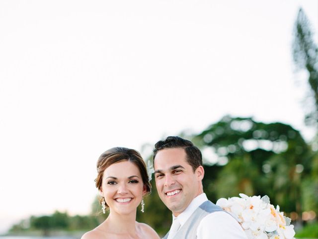Emily and Justin&apos;s wedding in Hawaii 19