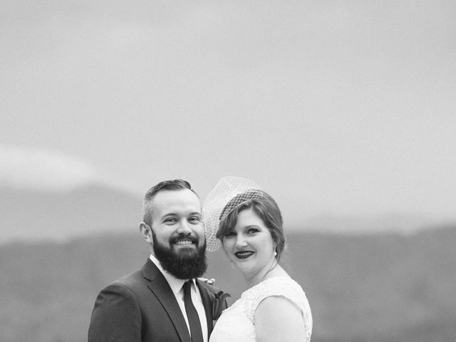 Shawn and Brittany&apos;s Wedding in Pigeon Forge, Tennessee 40