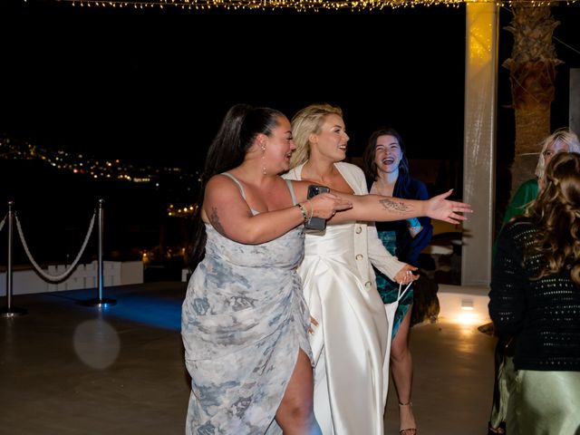 Taylor and Tom&apos;s Wedding in Santorini, Greece 4