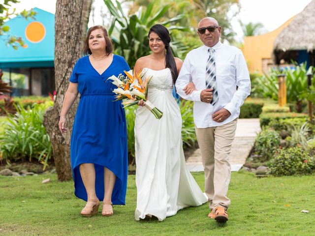 Giovanni and Christy&apos;s Wedding in Puntarenas, Costa Rica 15