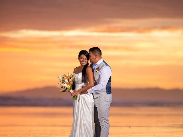 Giovanni and Christy&apos;s Wedding in Puntarenas, Costa Rica 1