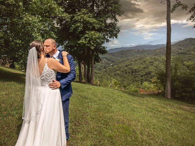 Dylan and Brittany&apos;s Wedding in Sevierville, Tennessee 3