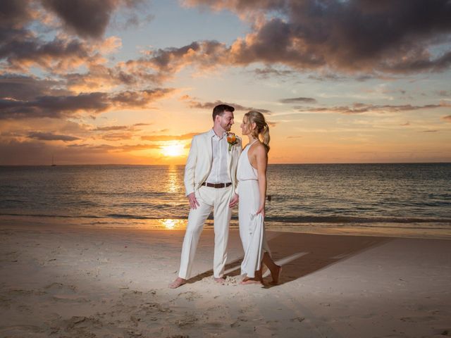 Chris Briggs-Lawrance and Lauren Petroff&apos;s Wedding in Providenciales, Turks and Caicos 6