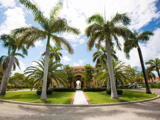 Chris Briggs-Lawrance and Lauren Petroff&apos;s Wedding in Providenciales, Turks and Caicos 10