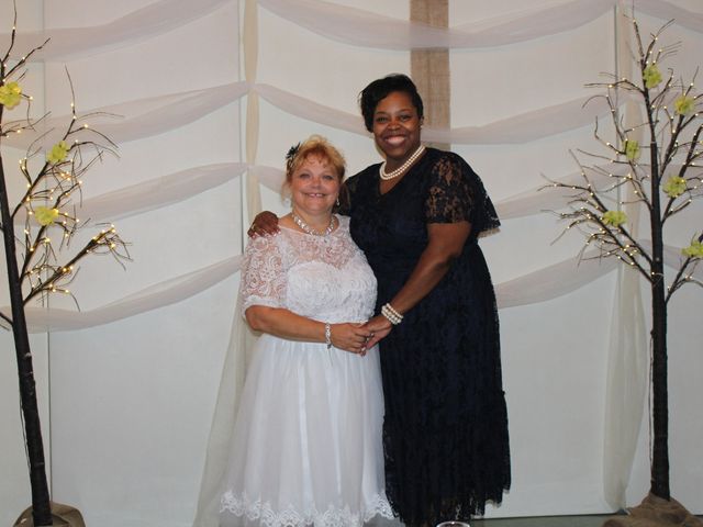 Gary and Debra&apos;s Wedding in Davenport, Iowa 16