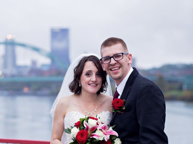 Lindsay and Greg&apos;s Wedding in Pittsburgh, Pennsylvania 11