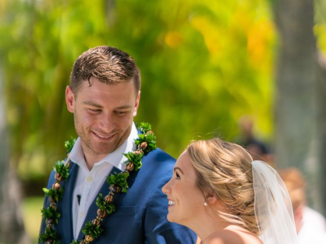 Dillon and Miranda&apos;s Wedding in Honolulu, Hawaii 15