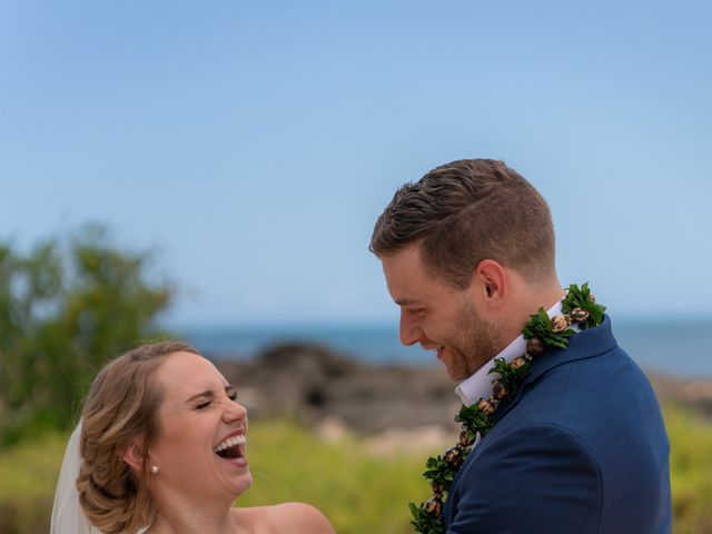 Dillon and Miranda&apos;s Wedding in Honolulu, Hawaii 17