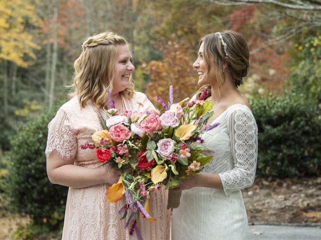 Dakota and Micaela&apos;s Wedding in Hendersonville, North Carolina 9