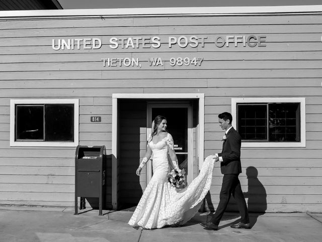 Halley and Braden&apos;s Wedding in Tieton, Washington 5