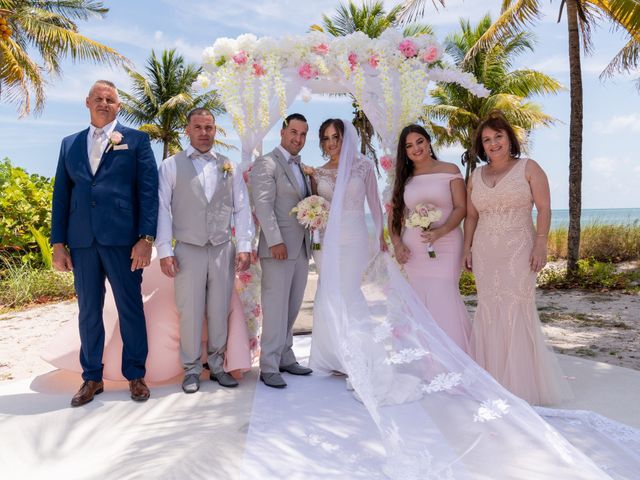 Eliabeth and Alejandro&apos;s Wedding in Miami, Florida 14