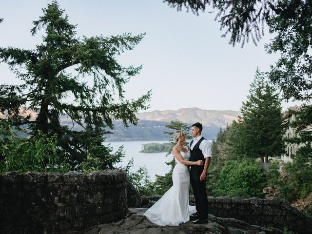 Daniel and Sydney&apos;s Wedding in Hood River, Oregon 23