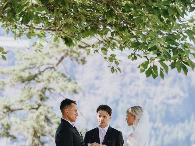 Daniel and Sydney&apos;s Wedding in Hood River, Oregon 48