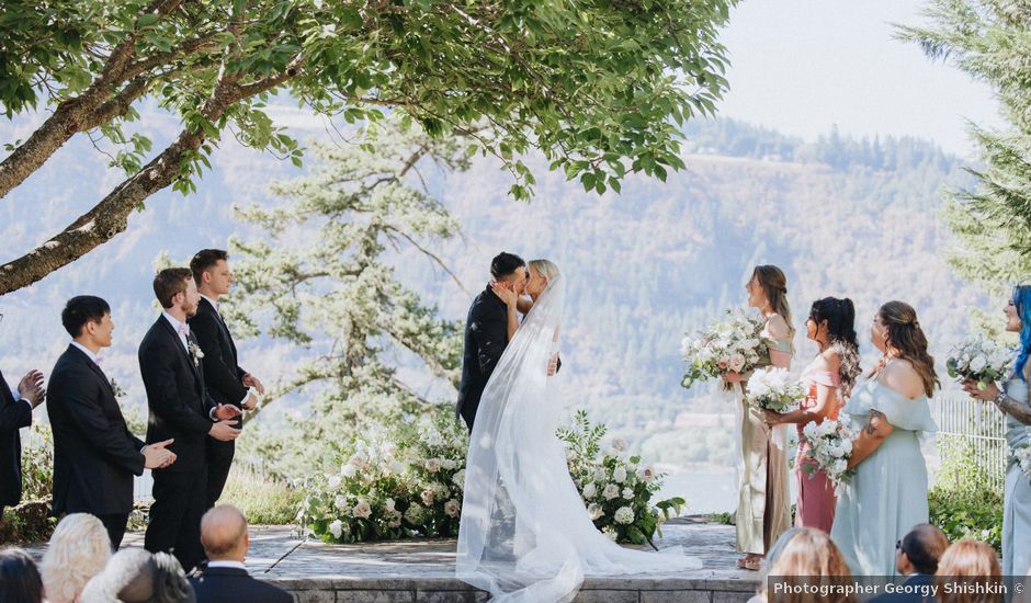 Daniel and Sydney's Wedding in Hood River, Oregon
