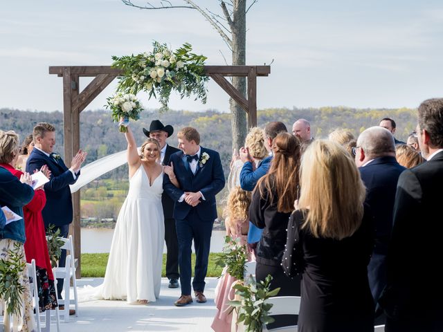 Brett and Lauren&apos;s Wedding in Augusta, Kentucky 9