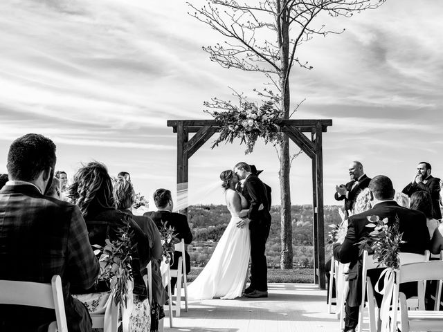 Brett and Lauren&apos;s Wedding in Augusta, Kentucky 10