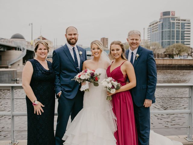 Daniel and Emily&apos;s Wedding in Milwaukee, Wisconsin 17