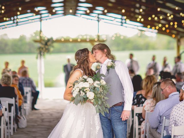 Amanda and Tyler&apos;s Wedding in Lawrenceburg, Cayman Islands 11