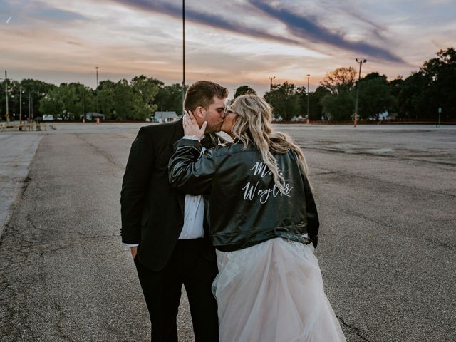 Andrew and Paige&apos;s Wedding in Crawfordsville, Indiana 19