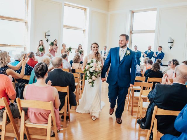 Ryan and Grace&apos;s Wedding in Cedar Rapids, Iowa 11