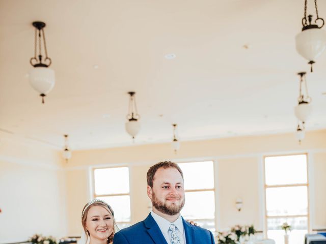 Ryan and Grace&apos;s Wedding in Cedar Rapids, Iowa 24