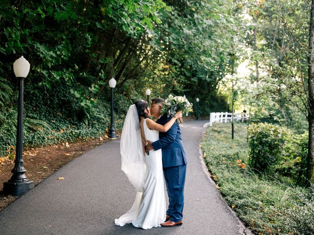 Lily and Carlo&apos;s Wedding in Oregon City, Oregon 20