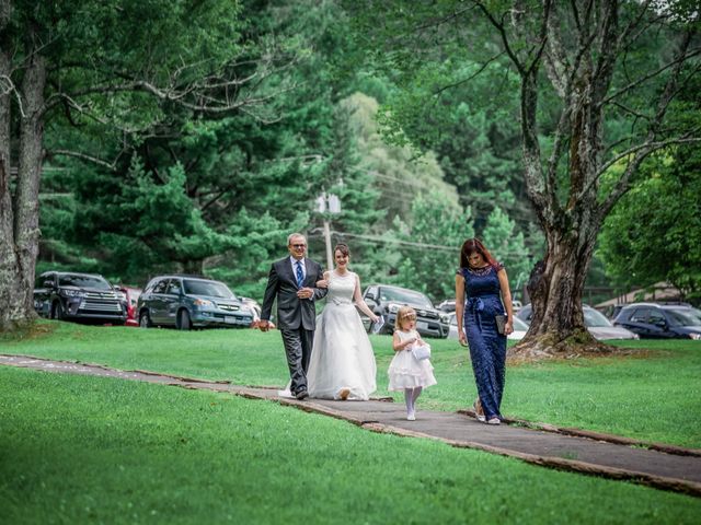 Nicole and Derek&apos;s Wedding in Roan Mountain, Tennessee 9