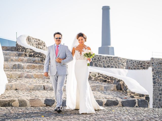 Elly and Nick&apos;s Wedding in Santorini, Greece 7