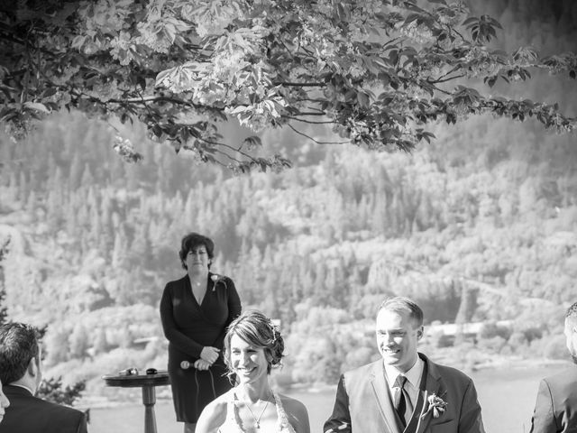 Kevin and Erin&apos;s Wedding in Hood River, Oregon 41