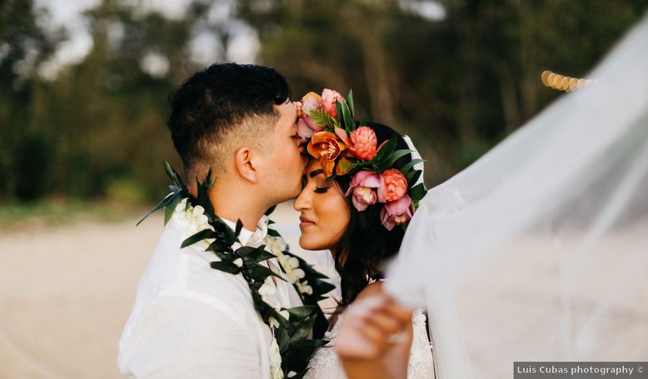 Teresa Robles and Aarik Robles's Wedding in Haleiwa, Hawaii