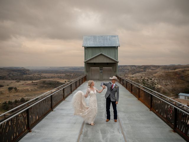 Anna Busta and Clay Schaeffer&apos;s Wedding in Medora, North Dakota 10