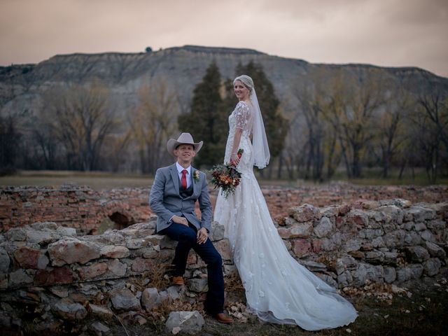 Anna Busta and Clay Schaeffer&apos;s Wedding in Medora, North Dakota 15