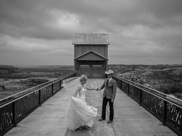 Anna Busta and Clay Schaeffer&apos;s Wedding in Medora, North Dakota 18