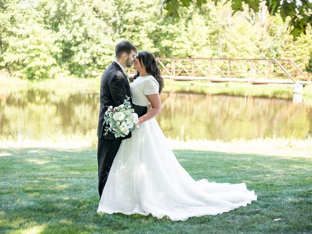 Taylor and Ben&apos;s Wedding in Eldorado, Illinois 18