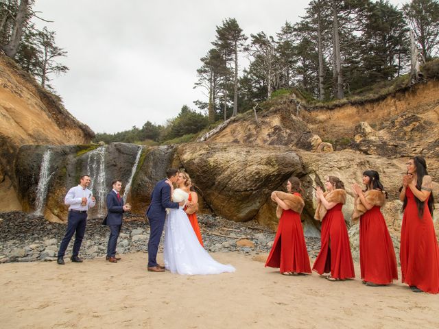 Drake and Audrey&apos;s Wedding in Cannon Beach, Oregon 35