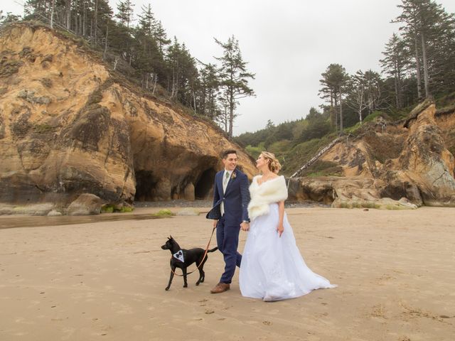Drake and Audrey&apos;s Wedding in Cannon Beach, Oregon 39