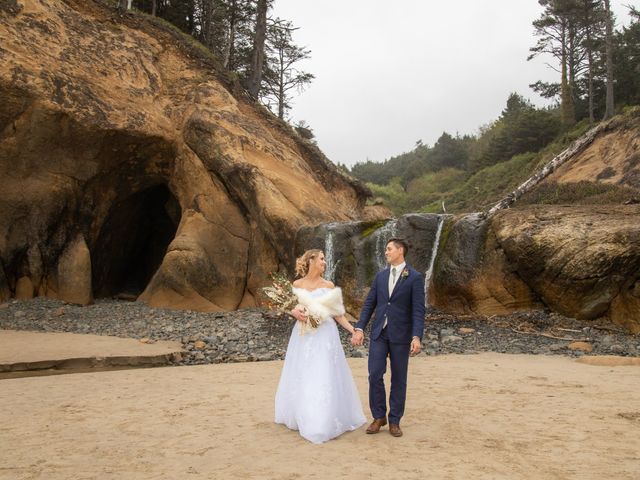 Drake and Audrey&apos;s Wedding in Cannon Beach, Oregon 44