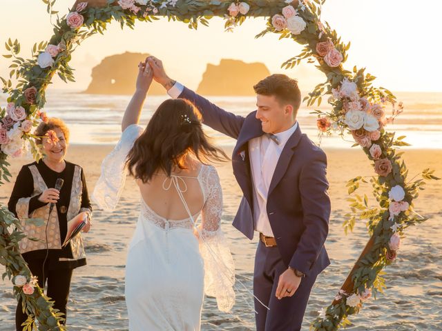 Clayton and Bayleigh&apos;s Wedding in Rockaway Beach, Oregon 25